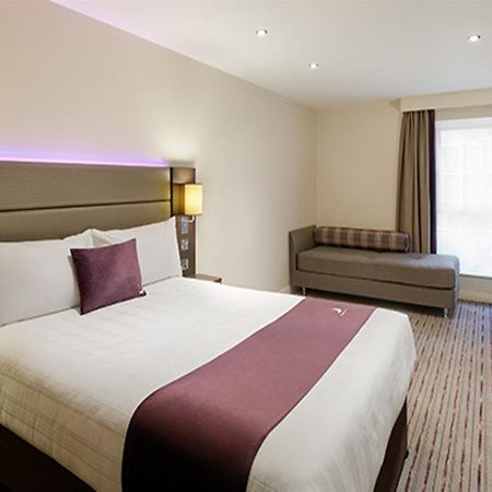 Premier Inn Premier Inn Bagshot Exterior photo
