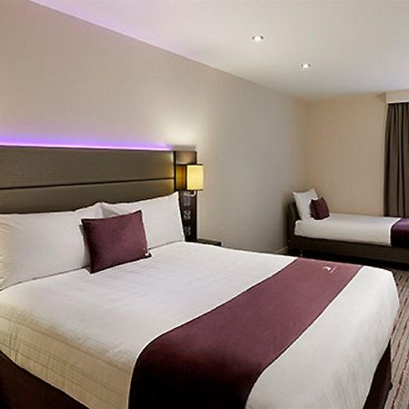 Premier Inn Premier Inn Bagshot Exterior photo