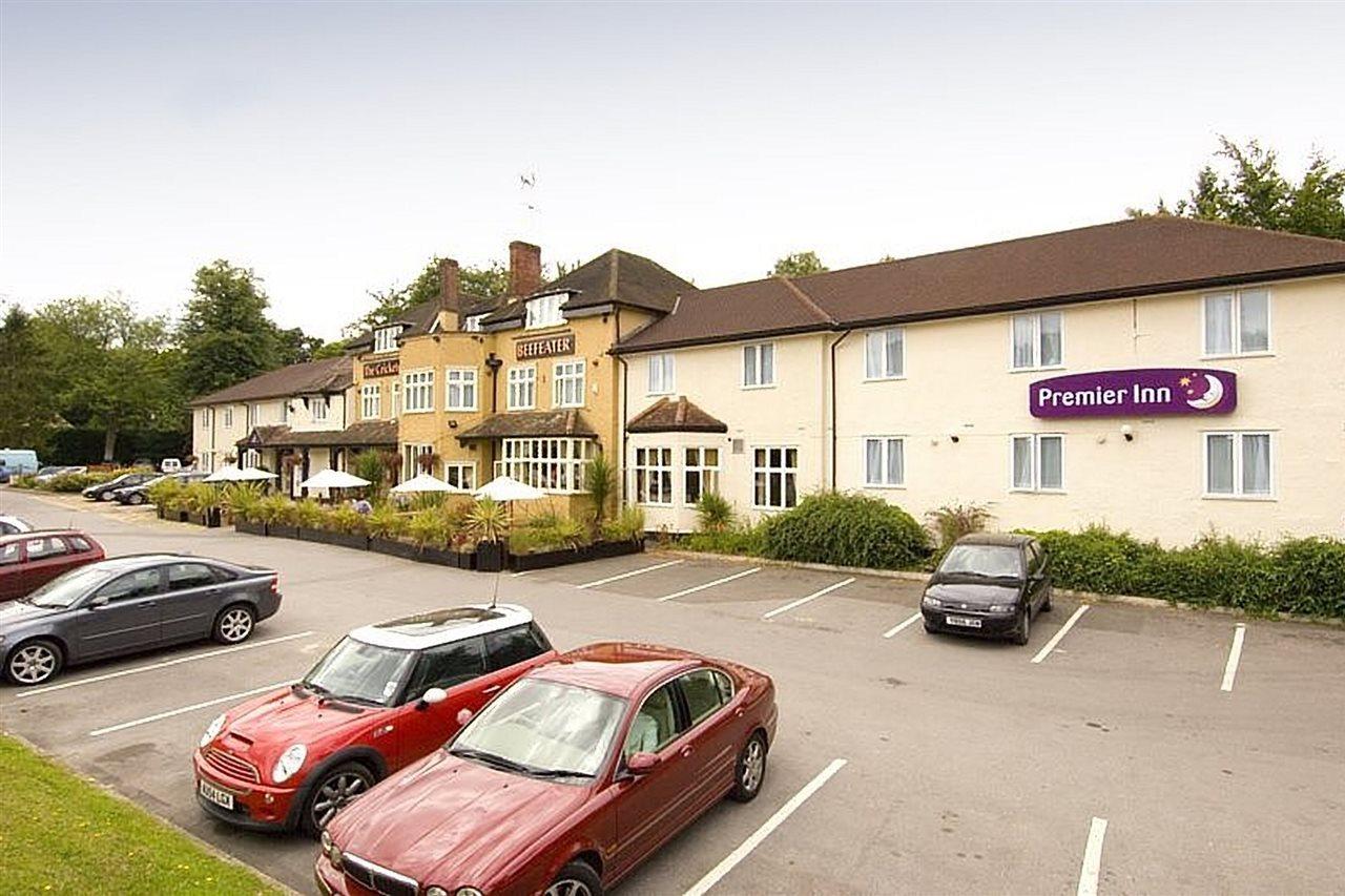 Premier Inn Premier Inn Bagshot Exterior photo