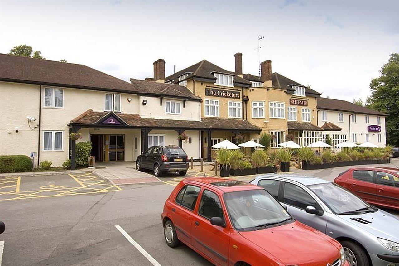 Premier Inn Premier Inn Bagshot Exterior photo