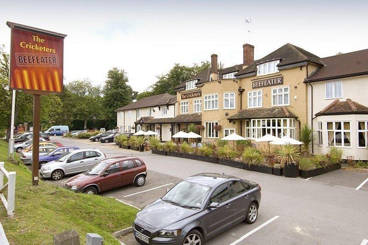 Premier Inn Premier Inn Bagshot Exterior photo