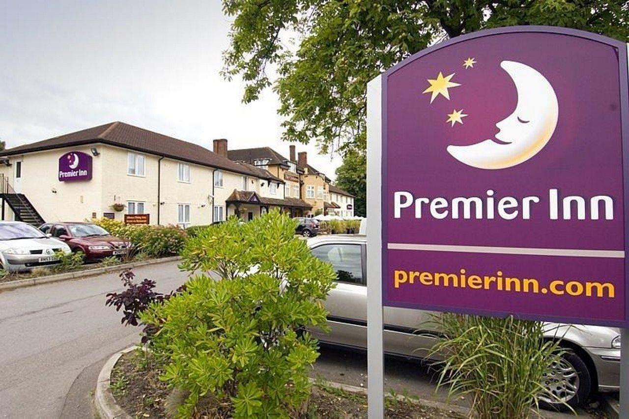 Premier Inn Premier Inn Bagshot Exterior photo