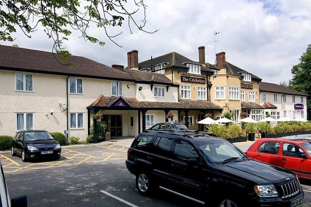 Premier Inn Premier Inn Bagshot Exterior photo