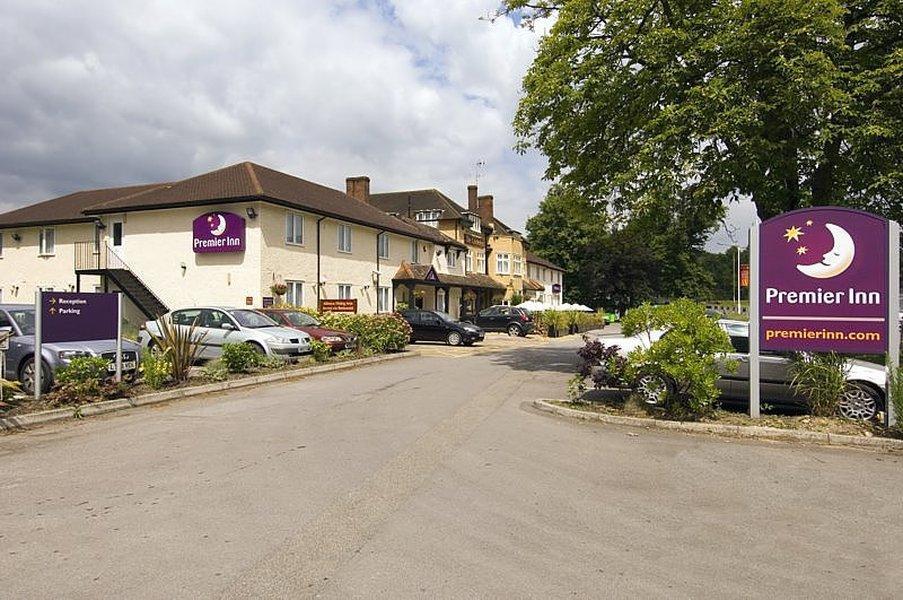 Premier Inn Premier Inn Bagshot Exterior photo