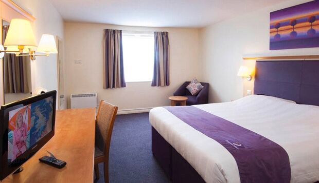 Premier Inn Premier Inn Bagshot Exterior photo